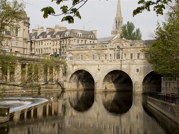 Pulteney Bridge - Bath, the finishing point of the Cotswold Way walks