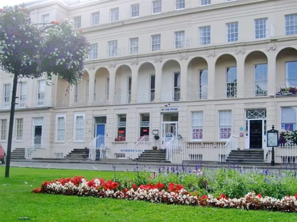 No 81 The Prom - Regency Hotel on the Promenade in Cheltenham