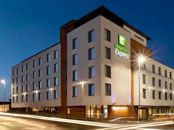 Holiday Inn Express - Ideal location for Cheltenham Races and Cheltenham Festivals