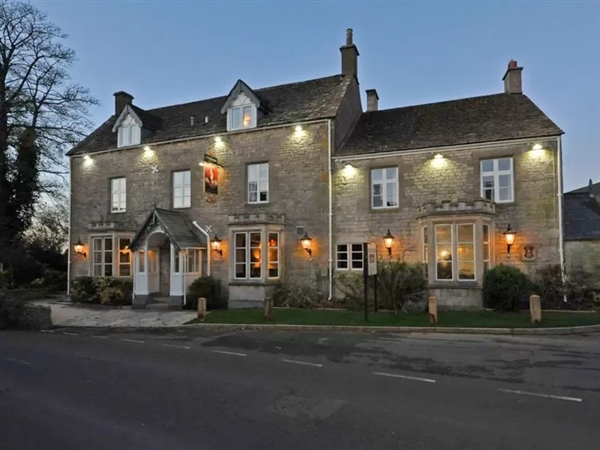 The Royal George Hotel at Birdlip near both Cheltenham and Gloucester