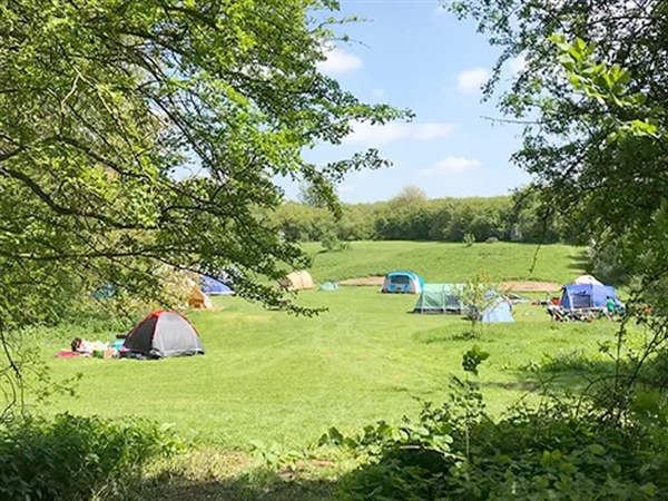 Camping at Far Peak offers pitches, glamping, and outdoor adventures in 25 acres of stunning Cotswold countryside.