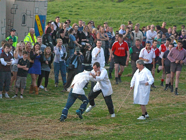 Shin kicking gets a bit serious at Robert Dover’s Cotswold Olimpick Games!