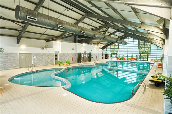 Whitemead Forest Park's facilities include a large indoor swimming pool, spa, jacuzzi and gym.