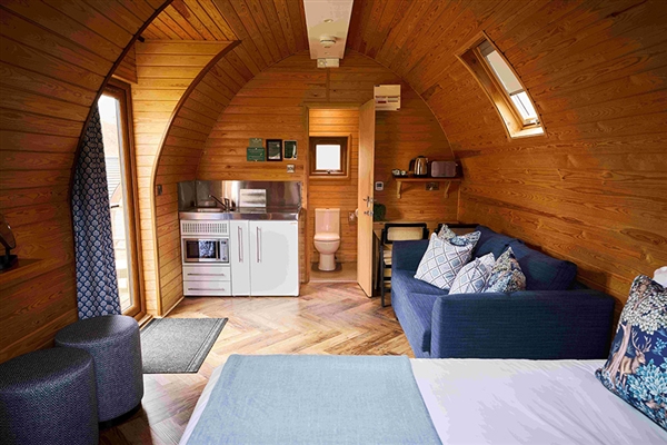 Luxury Mega Pod Deluxe with private bathroom and underfloor heating at Whitemead Forest Park.