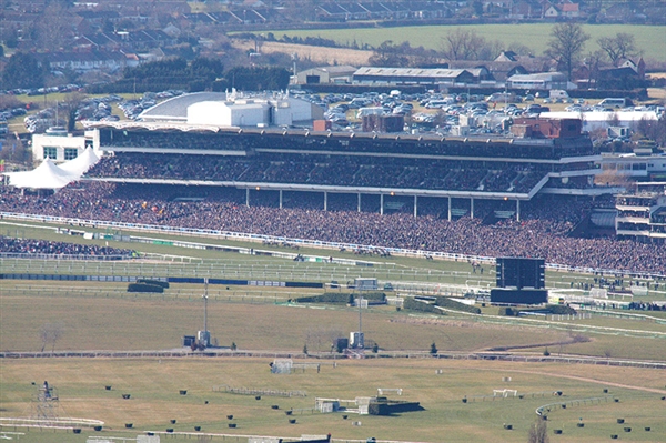Cheltenham Racecourse taken from Cleeve Hill