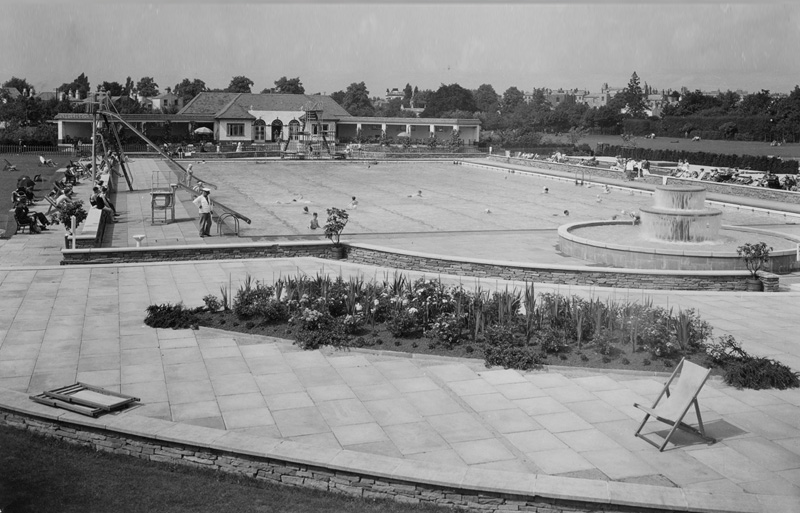 Cheltenham Lido opening in 1935